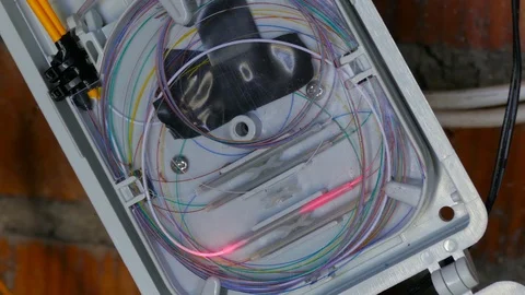 Bay with a fiber optic cable which employs a laser fiber prosvetku 스톡 동영상 123585586