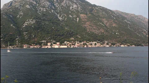 Bay, pan right 動画素材 32639790