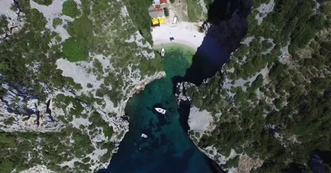 Bay in a rocky mountain. Vidéo 51247126
