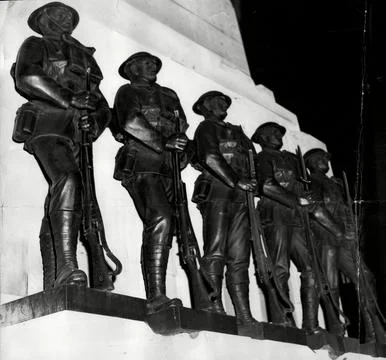 Bayonets Missing From The Soldier Statue On The Guards Memorial Horse Guards Par Stock Photos