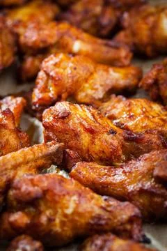 BBQ chicken wings on baking sheet BBQ chicken wings on baking sheet Copyri... Stock-Fotos