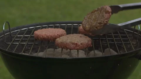BBQ cooking Beef Patties on a Barbeque 動画素材 139287571