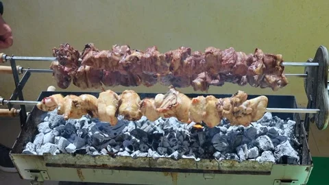BBQ Skewer Back on Heat – Grilling Meat Over Charcoal Fire 库存影片 333982076