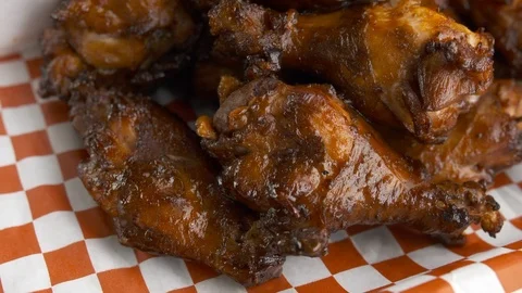 BBQ wings pan up  動画素材 112576223