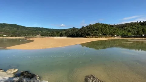 Beach in Abel Tasman Stockbeeldmateriaal 343952250