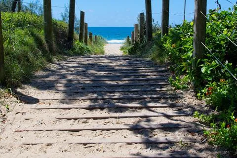 Beach access path. Walkway to the ocean. Foto stock