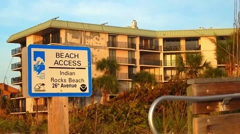 Beach access sign next to resort Stock-Footage 45465239