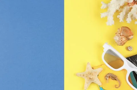 Beach accessories and shellfish with copyspace. Foto stock