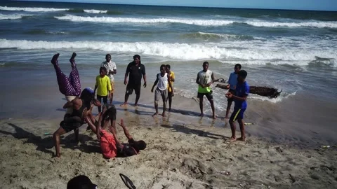 Beach Acrobatic Performance Stockbeeldmateriaal 220155022