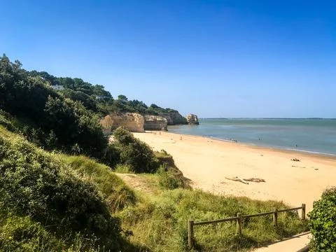 Beach and cliffs of Saint Georges De Didonne Stock Photos
