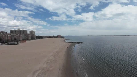 BEACH and OCEAN BEFORE RAIN 動画素材 305112010