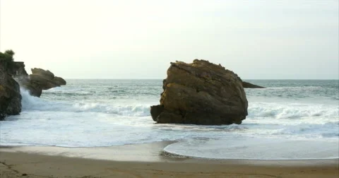 Beach and ocean waves with rocks Video stock 68592943