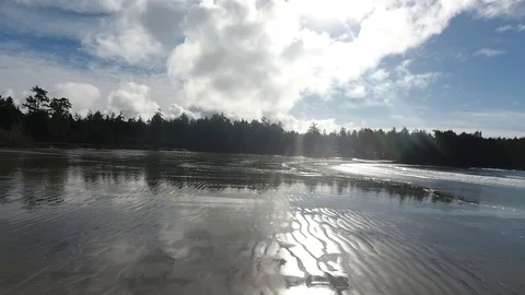 Beach and sky reflection Vídeo Stock 90680214