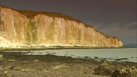 Beach and white cliffs Video stock 95604734