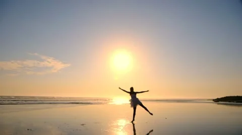 Beach Ballet at sunset Stock-Footage 18171568