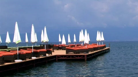Beach beds and umbrellas Video stock 483842