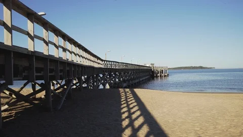 Beach boardwalk dock. Punta del Este, Uruguay. Vídeo Stock 117401862