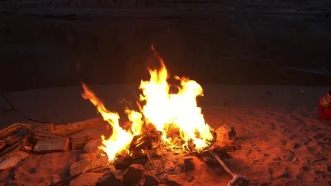 Beach campfire blazes hot HD Stock-Footage 75686867