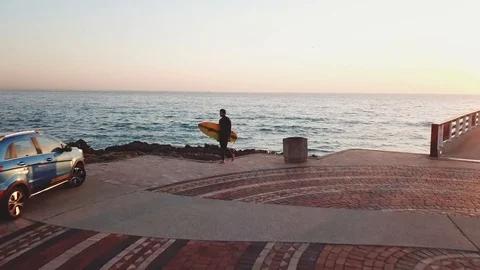 Beach Car Surfer Walk Back Fly Over 스톡 동영상 91178032
