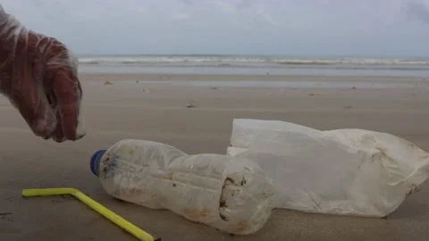 Beach cleanup Video stock 134000083