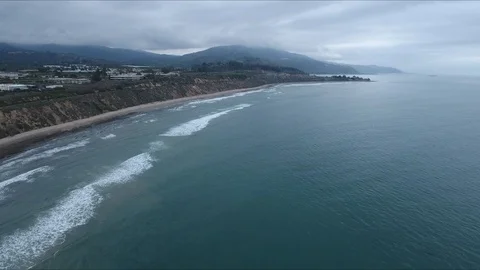 Beach on cloudy day, Vídeos de archivo 98474329