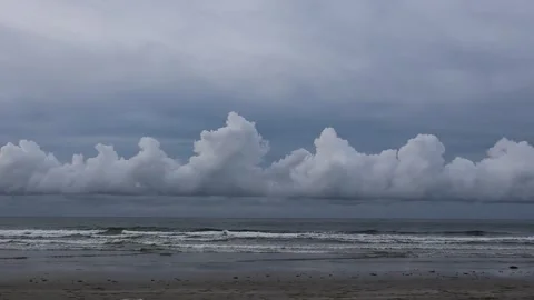 Beach on a cloudy day(Fast-forward) Stock Footage 339617958