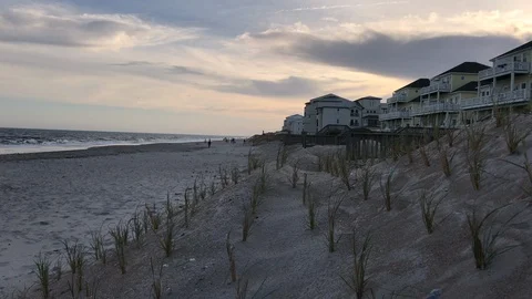 Beach Coast During Sunset w/ Beach Homes Vídeo Stock 106739696