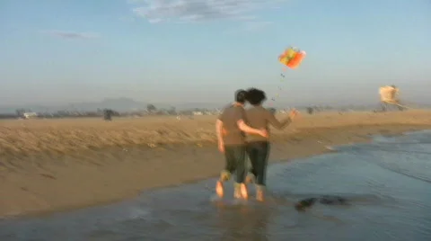 Beach couple with kite. Version 1 of 3. 스톡 동영상 293579