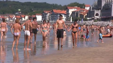 Beach crowd during summertime Stock Footage 8507357