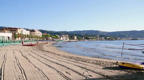 The beach of Diano Marina 動画素材 67662280