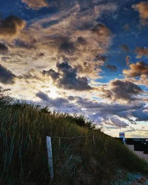 Beach with dramatic sky and clouds in Zinnowitz on the Baltic Sea. Foto stock