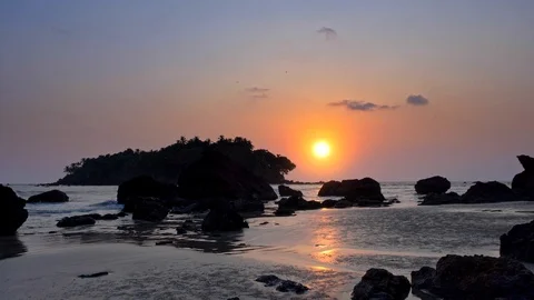 Beach during sunset Vídeo Stock 105449144