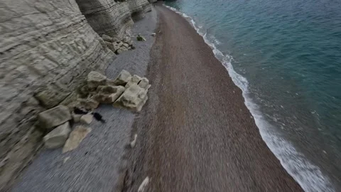 Beach filled with pebles, Cliffs of Normandy. Vídeo Stock 256165631