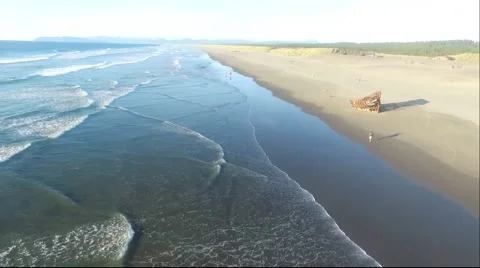 Beach Flyover with DJI Phantom 3. Video stock 56691071