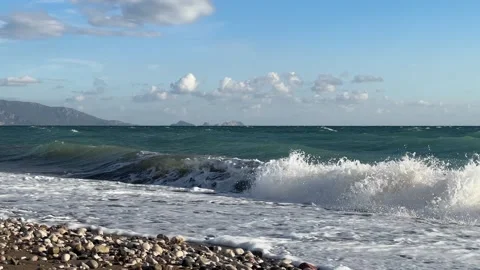 Beach with foamy waves, sea landscape with mountains Turkey, horizon coast Stock-Footage 273781491