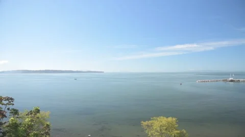 A beach front pan at high tide of White Rock, British Columbia, Canada. 스톡 동영상 66525899