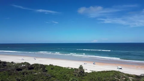 Beach front pan left Vídeo Stock 250174356