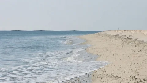 Beach front with waves crashing Vidéo 75169133