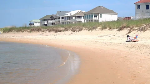 Beach with houses Vídeos de archivo 52995876