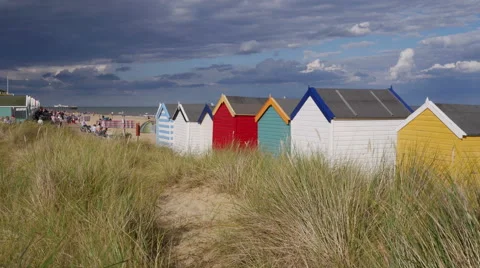 Beach Huts on the foreshore at Southwold 스톡 동영상 67212694