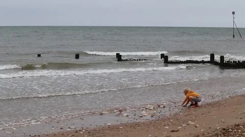 Beach life fun on the sand playing in the low tide adults and children 스톡 동영상 137579464