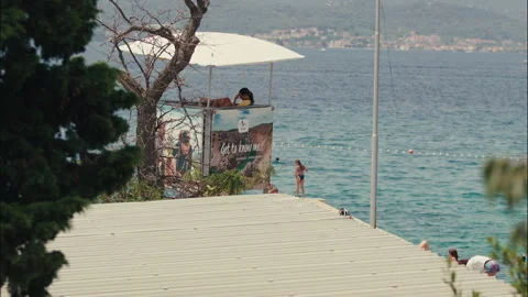 Beach lifeguard tower overlooking Adriatic Sea in Zadar Vidéo 340512106