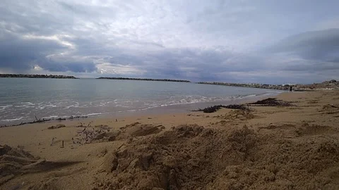 By the beach with a man running and finish Stock Footage 190591004