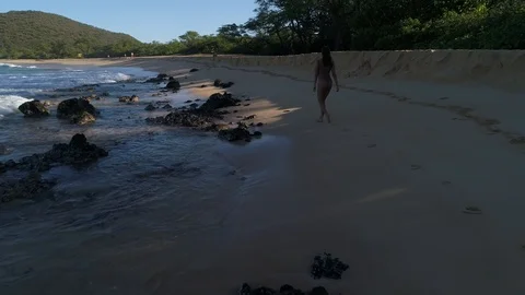 On the beach in Maui 動画素材 111058763