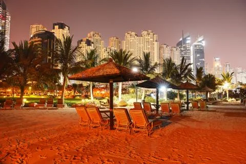 Beach night illumination of the luxury hotel, Dubai, UAE Foto stock
