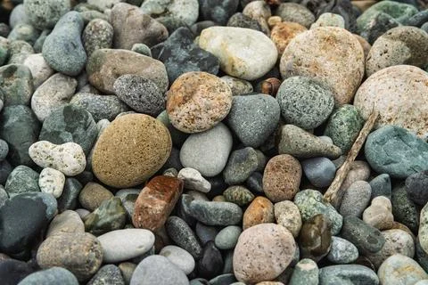 Beach pebbles creating natural abstract background texture in batumi Foto stock
