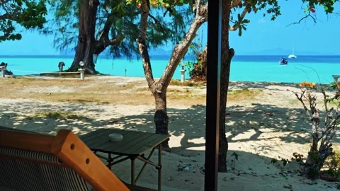 Beach resort view overlooking turquoise sea with boats at Ko Kradan 库存影片 340552410
