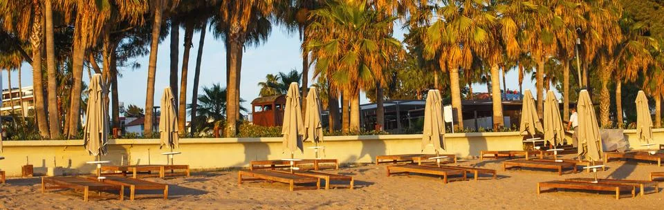 Beach scene in Side Turkey with empty umbrellas and sun loungers. Vacation .. 스톡 사진