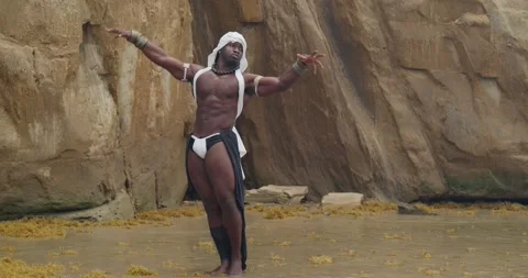 A beach is the setting for this muscular, dark-skinned male cosplayer. Vidéo 309098947