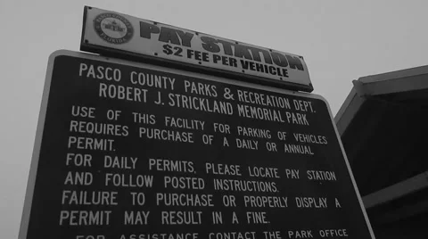 Beach sign/pay to park Vídeos de archivo 45295625